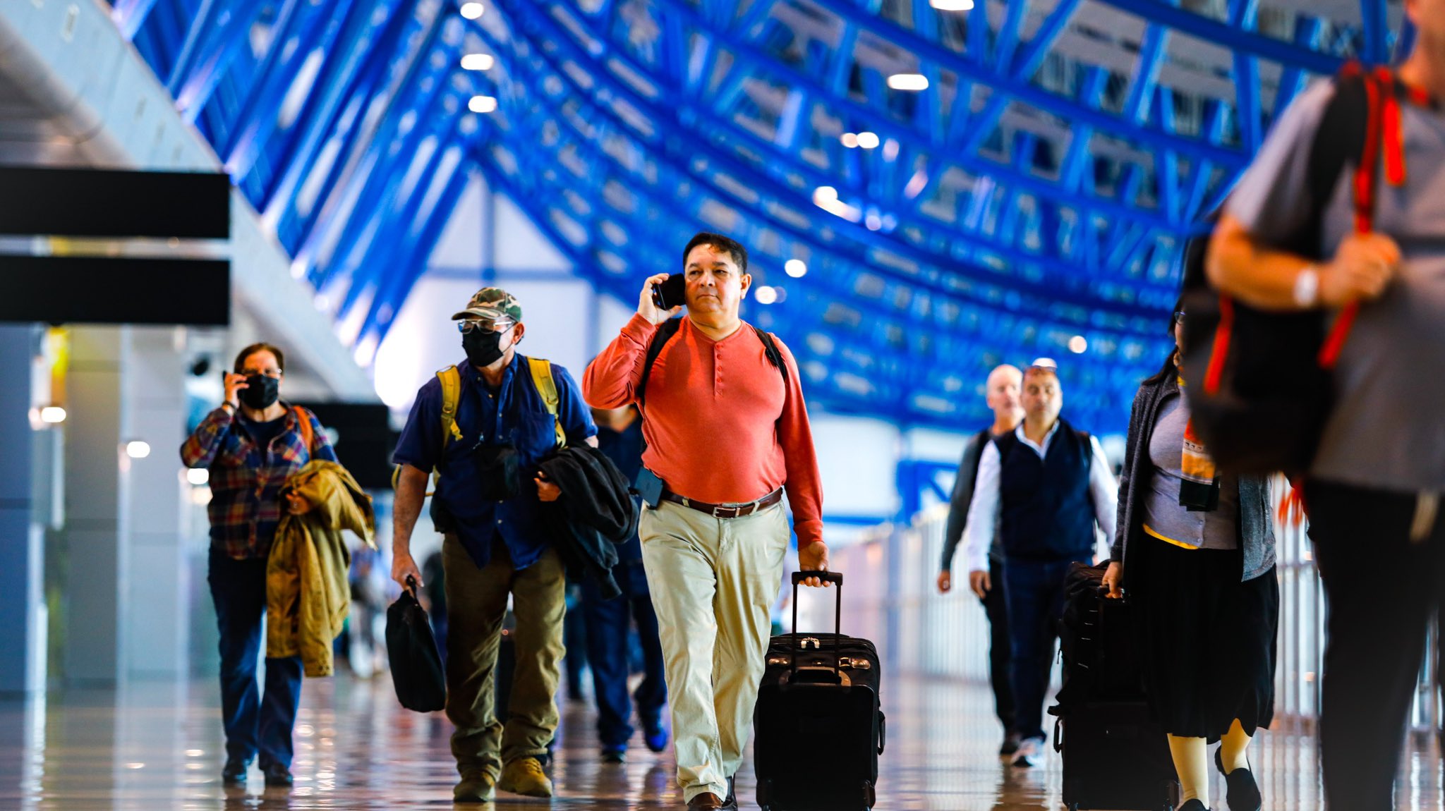 incrementa-atencion-a-turistas-por-el-aeropuerto-internacional-de-el-salvador